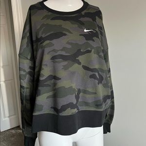 COPY - Nike Sweater Camo Large